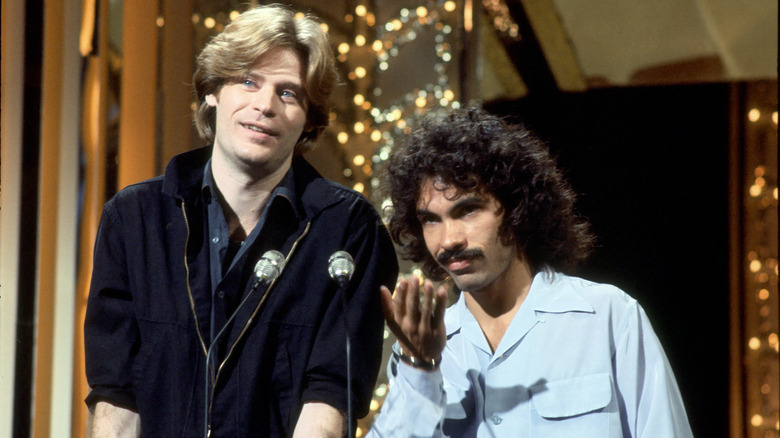 Daryl Hall, John Oates posing