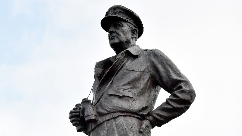 Statue of General Douglas MacArthur
