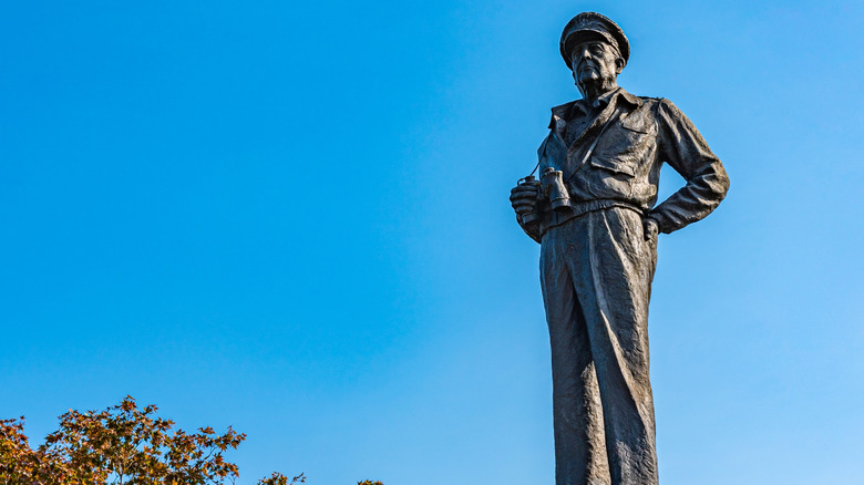 a statue of Douglas MacArthur