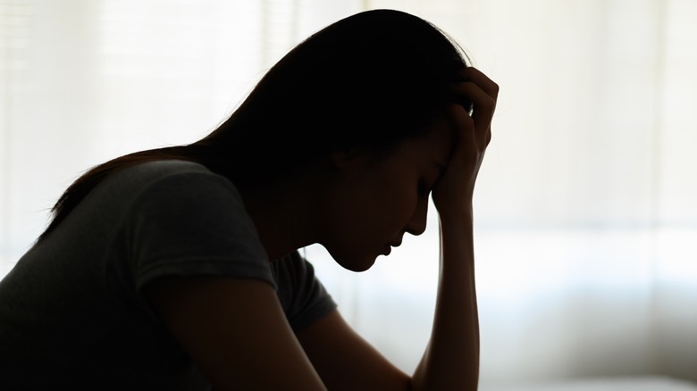 woman hands forehead