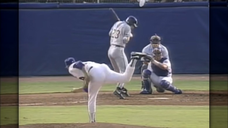 Robin Ventura getting hit by pitch