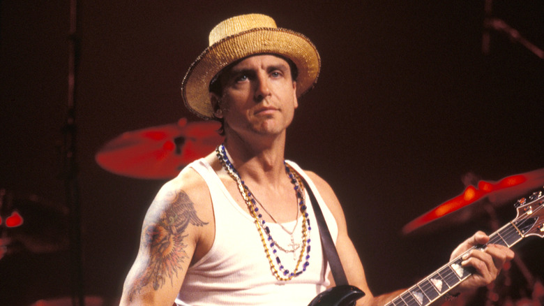 Neil Giraldo performing in 1991