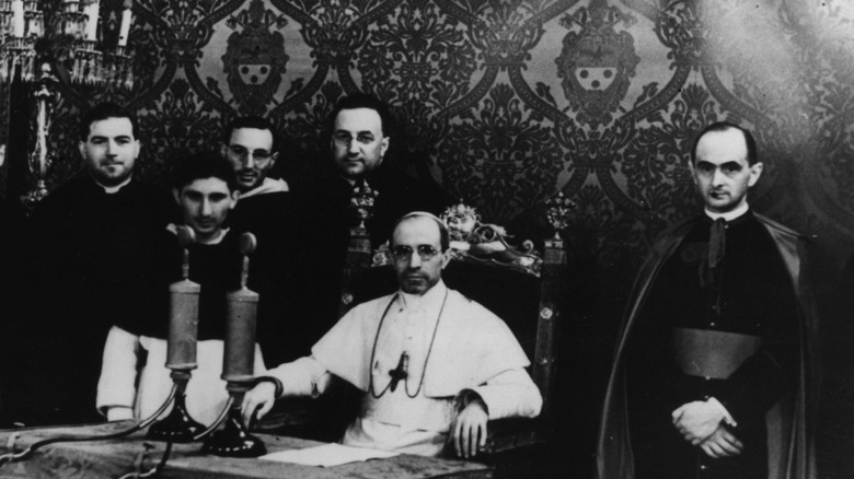 Pius XII address ecclesiastics in 1950