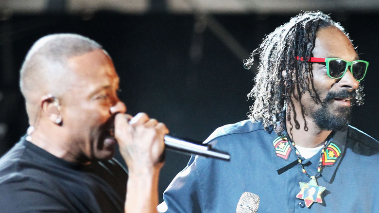 Snoop and Dre performing