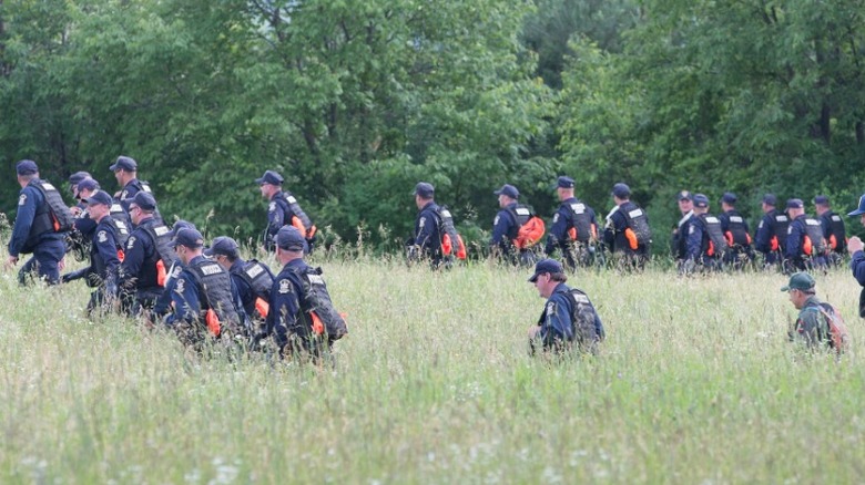 officers search for Richard Matt and David Sweat