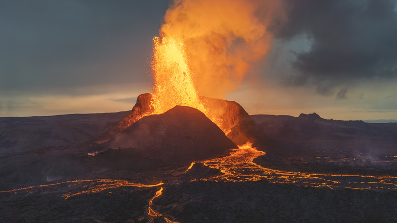 Iclandic volcano erupting