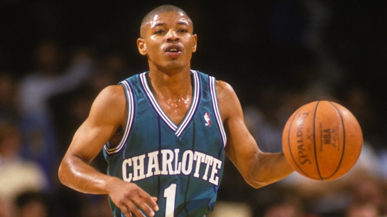 Muggsy Bogues dribbling