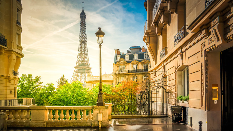 Paris eiffel tower