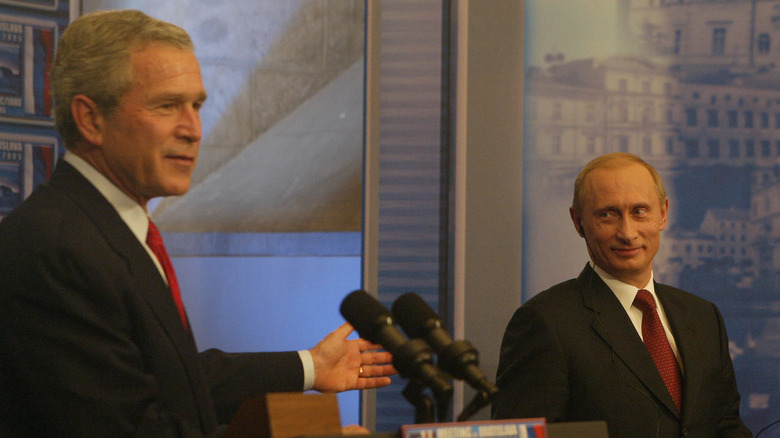 Bush and Putin at the podium