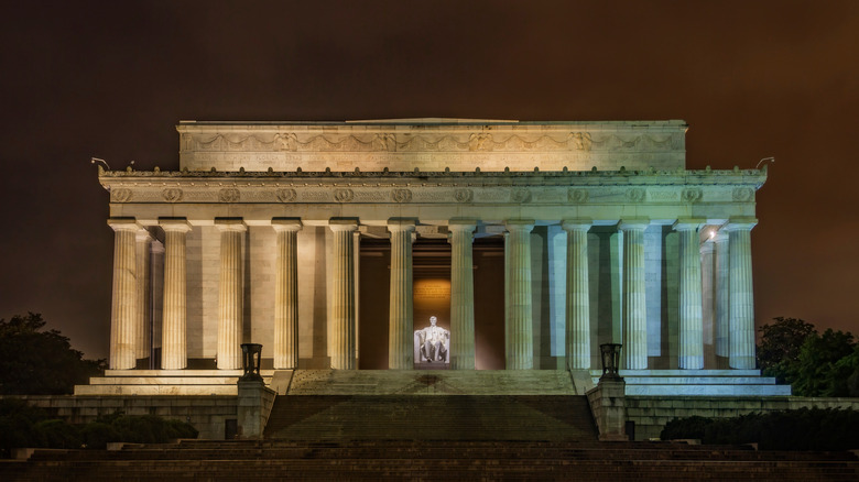 The Lincoln Memorial at night