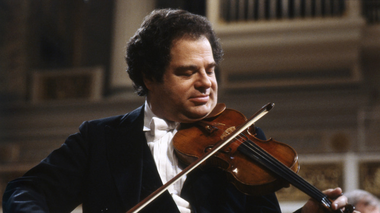 Itzhak Perlman playing violin