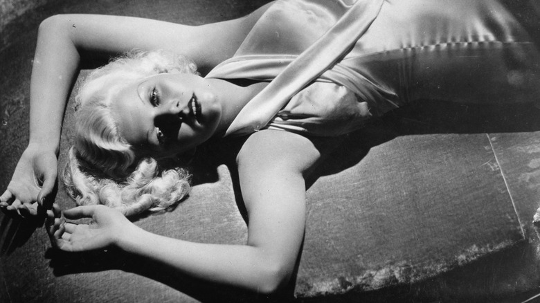 Photo of Jean Harlow posing