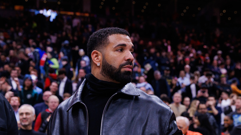 Drake looking to side at NBA game