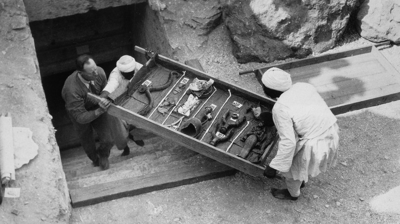 Artifacts carried from King Tut's tomb 