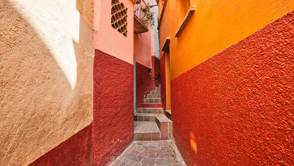 Alley of the Kiss in Guanajuato, Mexico