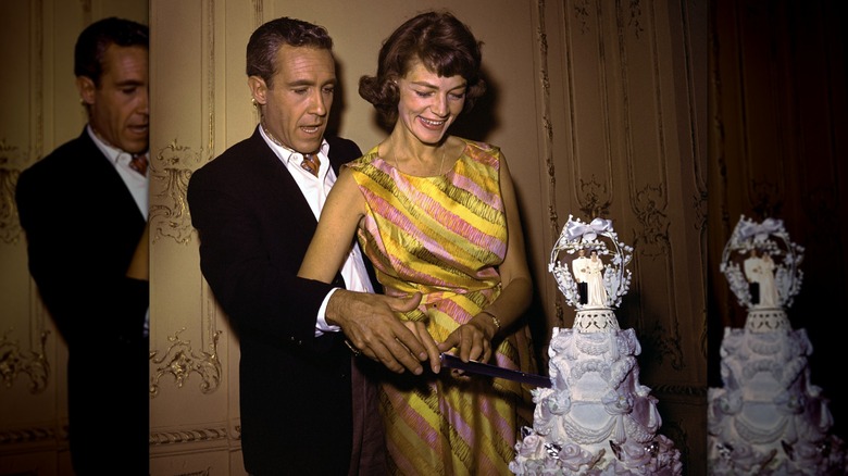 Bacall and Robards cut wedding cake
