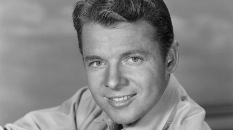 audie murphy in a promotional still for joe butterfly