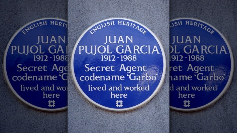 Blue English Heritage plaque honoring Juan Pujol Garcia