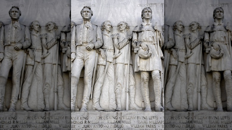 Statues of Travis, Crockett frame row