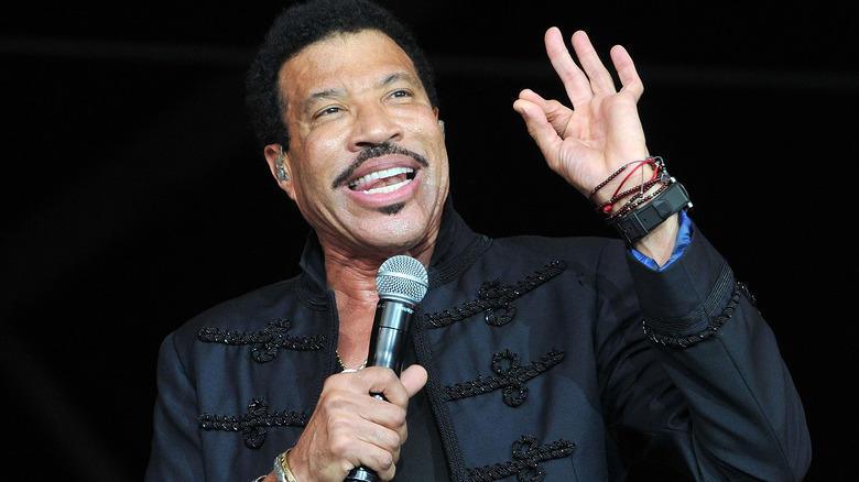 Lionel Richie performs