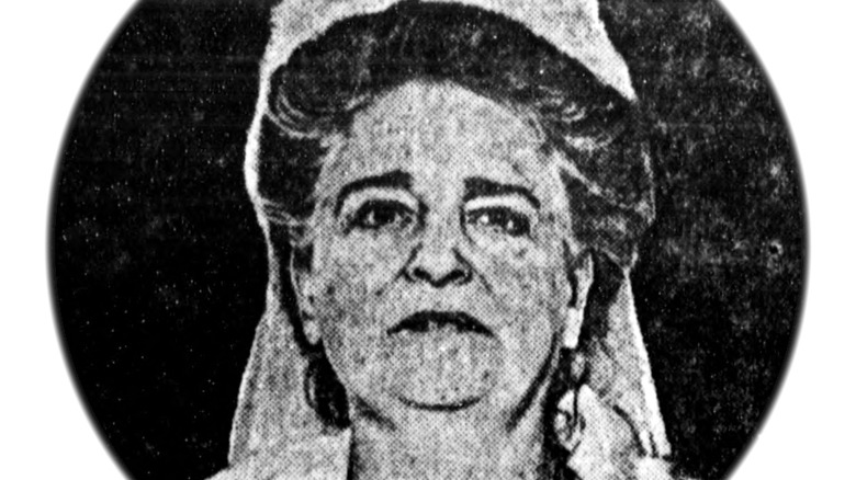 Circular black and white portrait of ann o'delia diss debar from The Evening World in 1922