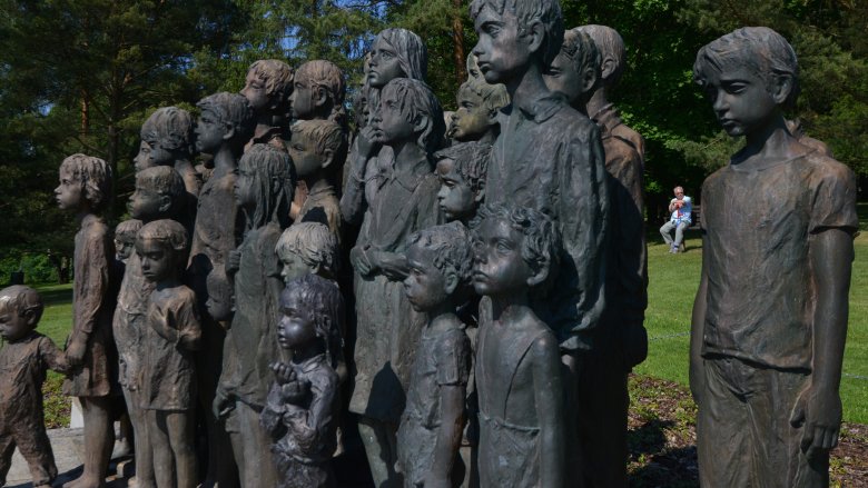 lidice massacre statue