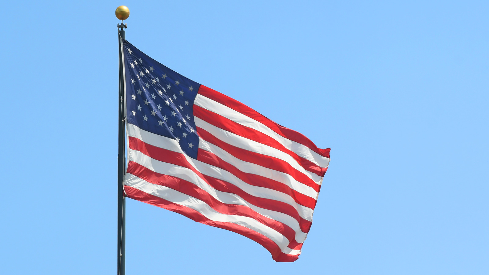 Mistakes You Should Never Make When Waving An American Flag