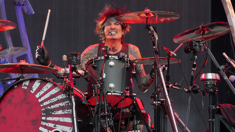 Tommy Lee playing drums