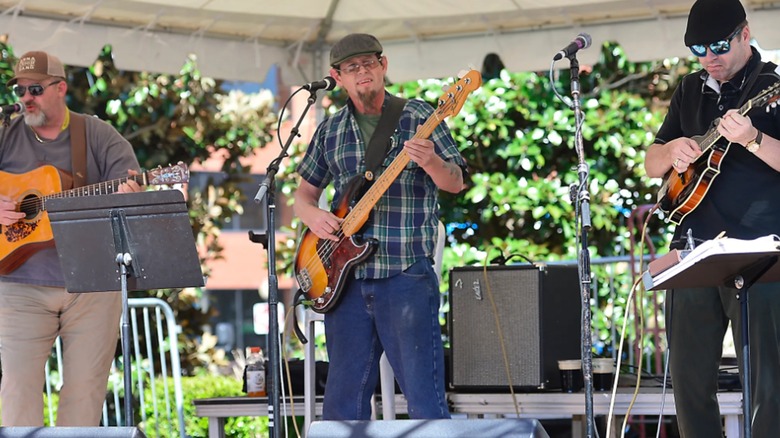 Bill Canny from Moonshiners performing