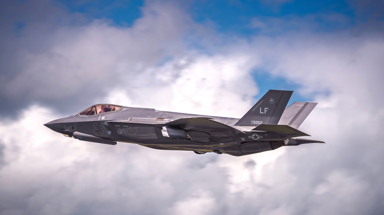 F-35 lightning II