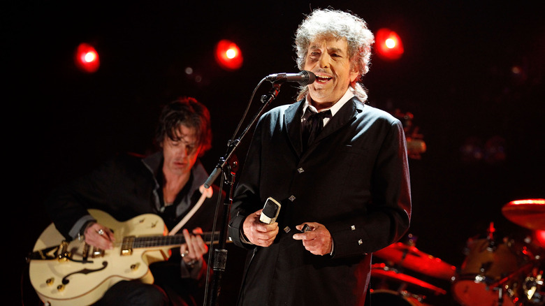 Bob Dylan performing live