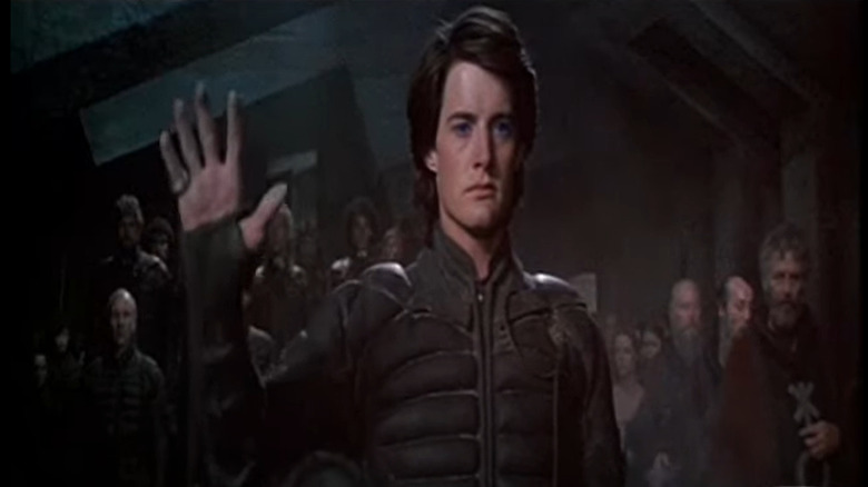 Paul Atreides holding hand up