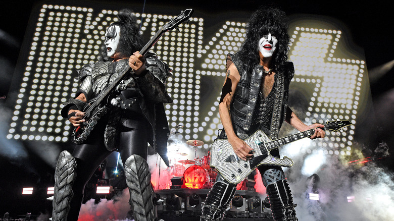 Paul Stanley Gene Simmons onstage Kiss