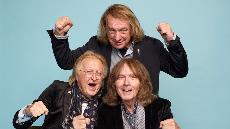 foreigner poses for rock and roll hall of fame entry picture