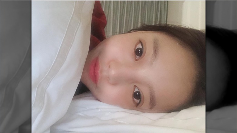 Goo Hara sleepy selfie