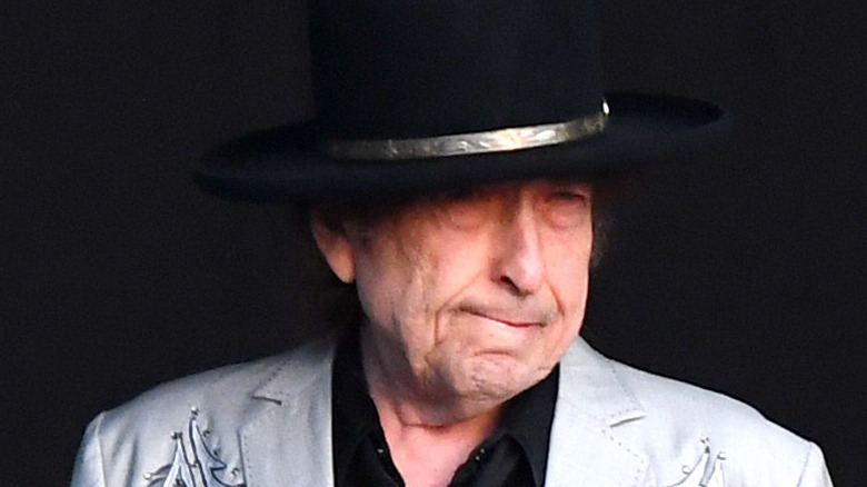 Bob Dylan smirking in hat