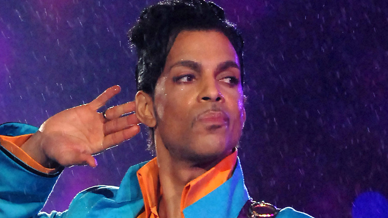 Prince hand on ear Super Bowl