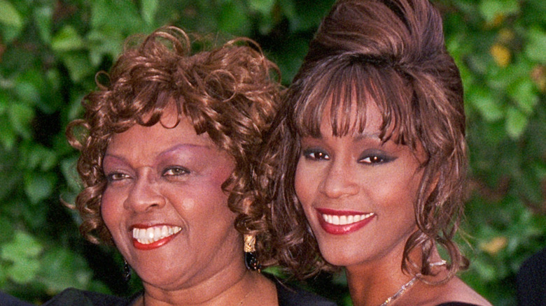 Cissy Houston posing with daughter Whitney Houston