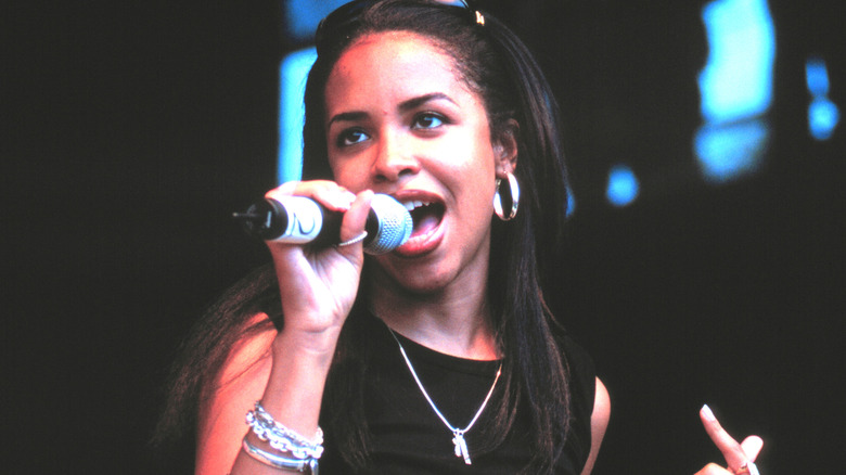 Aaliyah performing