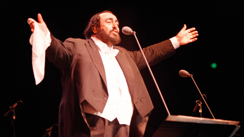 Luciano Pavarotti sang at a packed concert