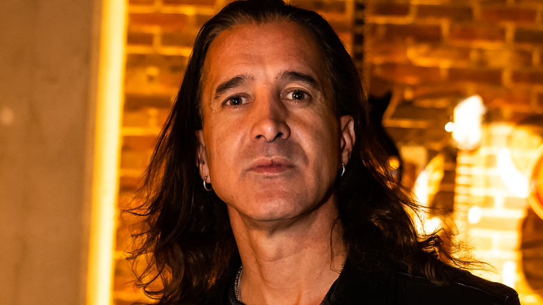 Scott Stapp poses for photo