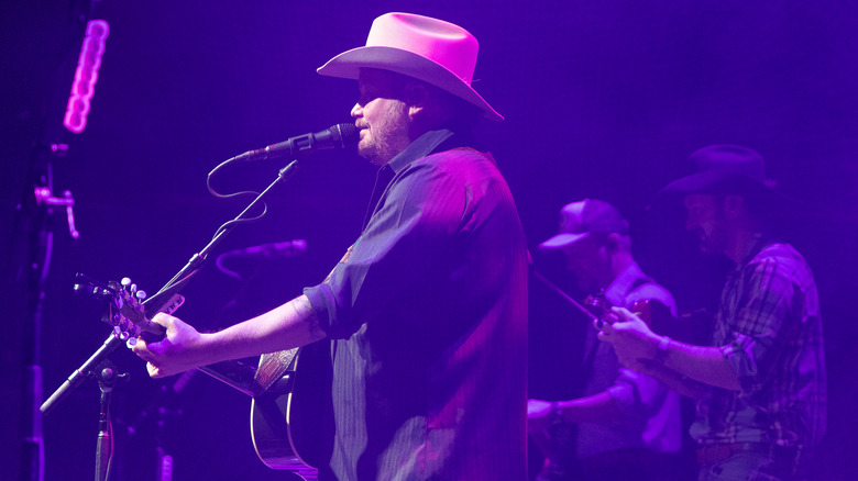 Randy Rogers performing in 2020