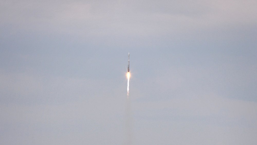 The Lunar reconnaissance Orbiter lifting off