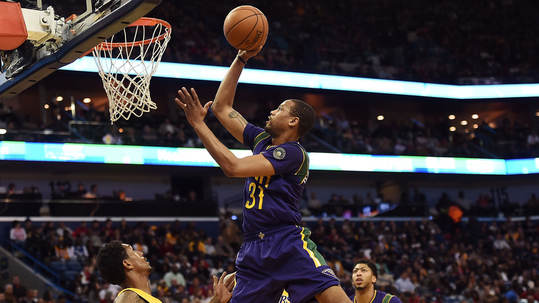 Bryce Dejean-Jones playing basketball