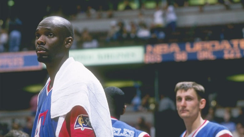 Malik Sealy on the sidelines