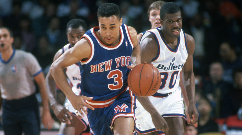 John Starks dribbling the ball