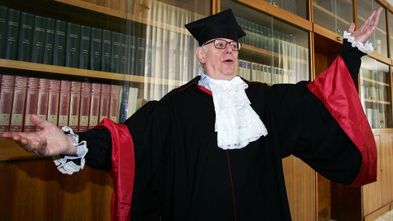 Dario Fo with arms raised