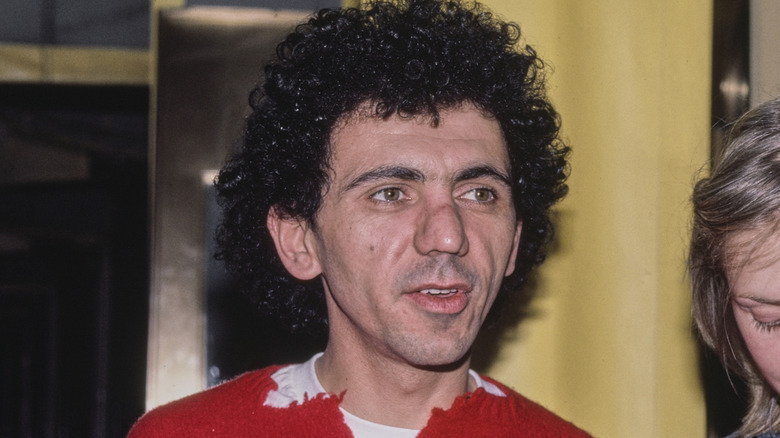 kevin rowland of dexy's midnight runners talking in red sweater