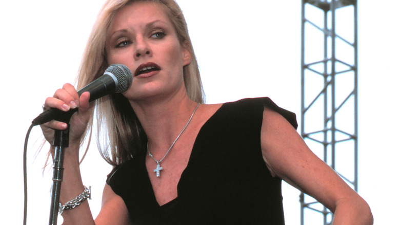 shelby lynne singing on an outdoor stage and looking off in 2001