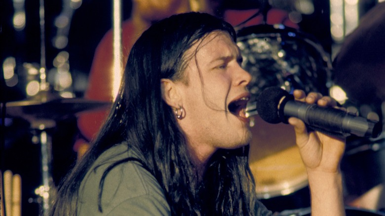 Shannon Hoon long hair singing mic